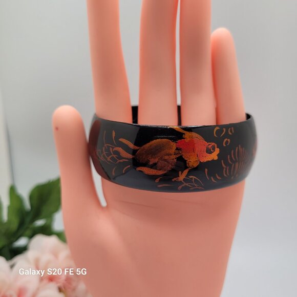 Painted Lacquer Bangle Bracelet Black with Gold Koi Fish - Picture 2 of 10